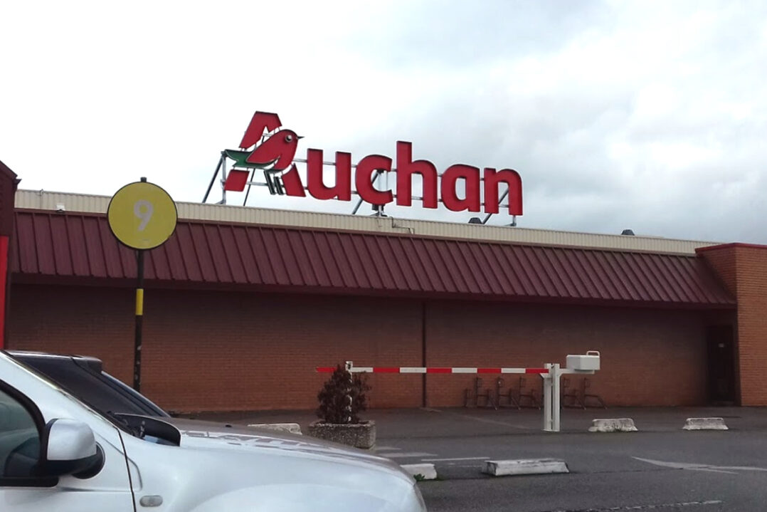 Auchan-Noyon-enseigne-1